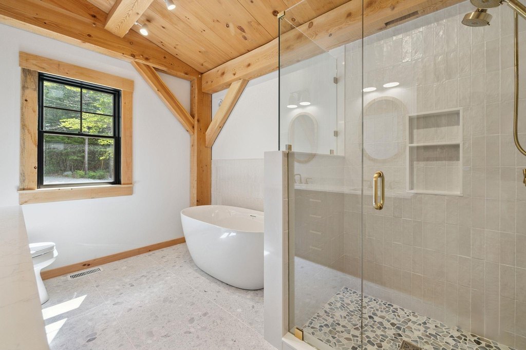 Ossipee, New Hampshire, 03814, United States, 4 Bedrooms Bedrooms, ,2.5 BathroomsBathrooms,Residential,Forsale,1952903