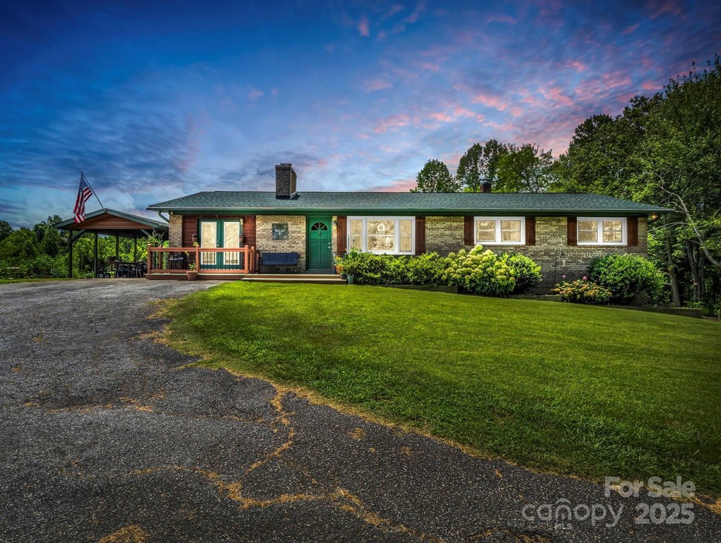 Saluda, North Carolina, 28773, United States, 4 Bedrooms Bedrooms, ,2 BathroomsBathrooms,Residential,Forsale,1960269