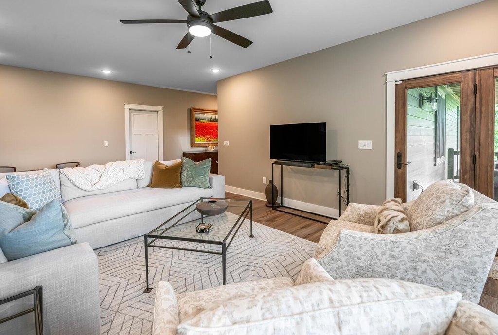 Flat Rock, North Carolina, 28731, United States, 4 Bedrooms Bedrooms, ,3.5 BathroomsBathrooms,Residential,Forsale,1886036