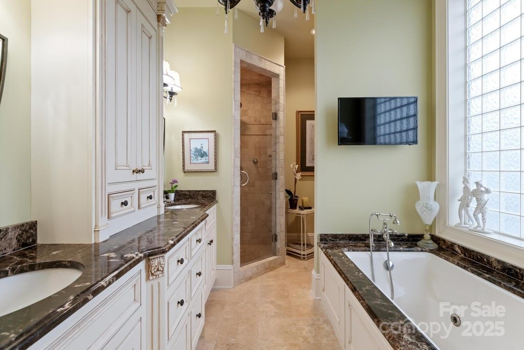 Hendersonville, North Carolina, 28792, United States, 4 Bedrooms Bedrooms, ,4.5 BathroomsBathrooms,Residential,Forsale,1904903