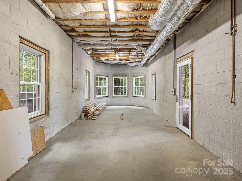 Tryon, North Carolina, 28782, United States, 3 Bedrooms Bedrooms, ,4 BathroomsBathrooms,Residential,Forsale,1904897