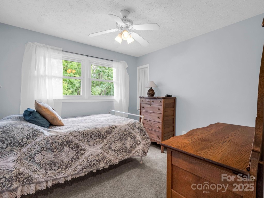 Saluda, North Carolina, 28773, United States, 4 Bedrooms Bedrooms, ,2 BathroomsBathrooms,Residential,Forsale,1960269