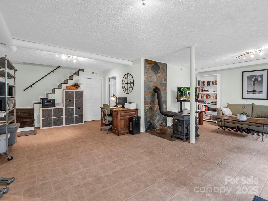 Saluda, North Carolina, 28773, United States, 4 Bedrooms Bedrooms, ,2 BathroomsBathrooms,Residential,Forsale,1960269