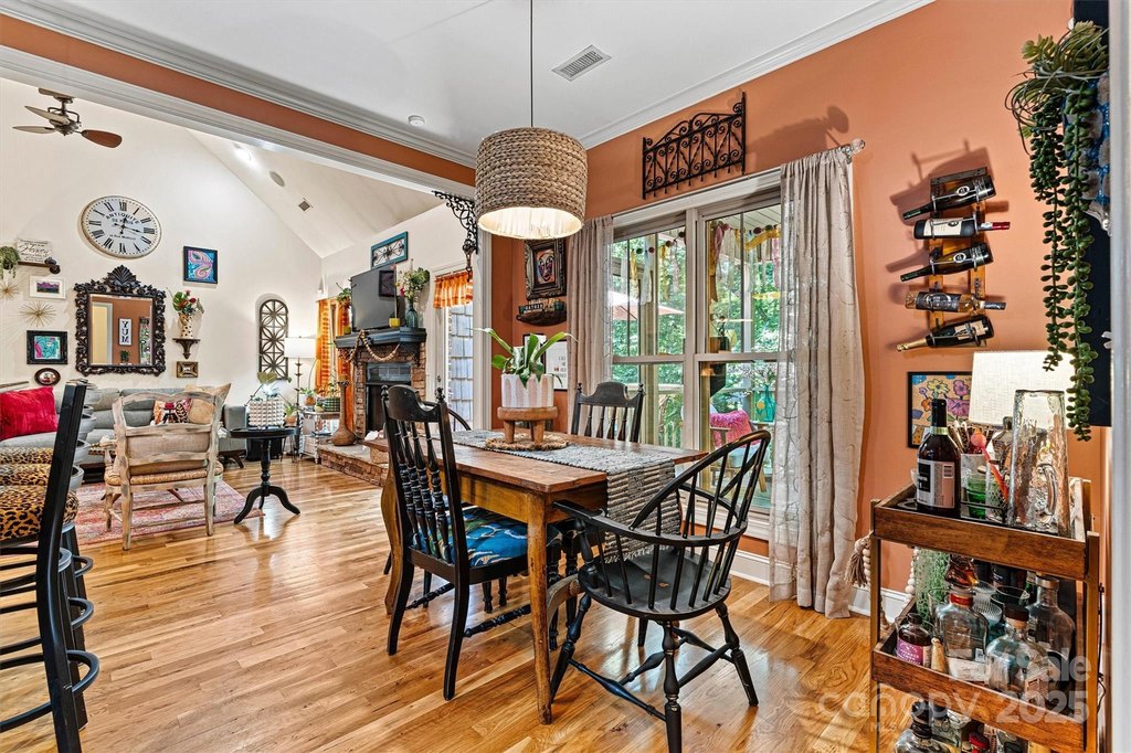 Hickory, North Carolina, 28601, United States, 4 Bedrooms Bedrooms, ,2.5 BathroomsBathrooms,Residential,Forsale,2007671