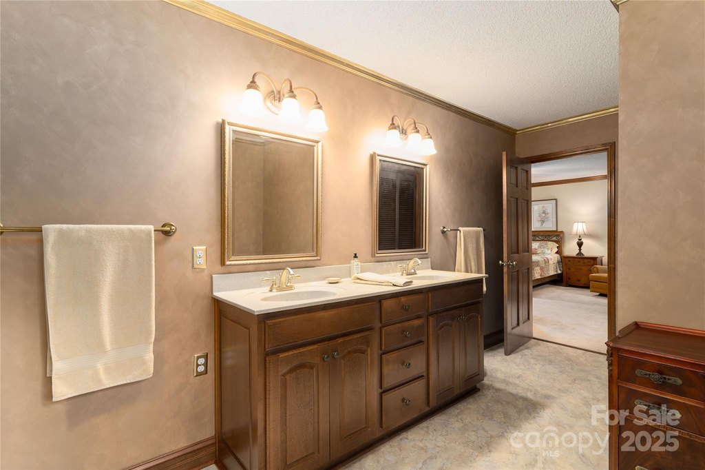 Mooresville, North Carolina, 28117, United States, 3 Bedrooms Bedrooms, ,4 BathroomsBathrooms,Residential,Forsale,1953169