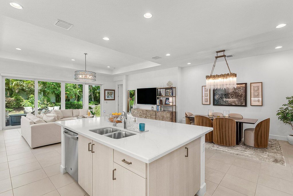 Delray Beach, Florida, 33446, United States, 2 Bedrooms Bedrooms, ,2.5 BathroomsBathrooms,Residential,Forsale,1929733