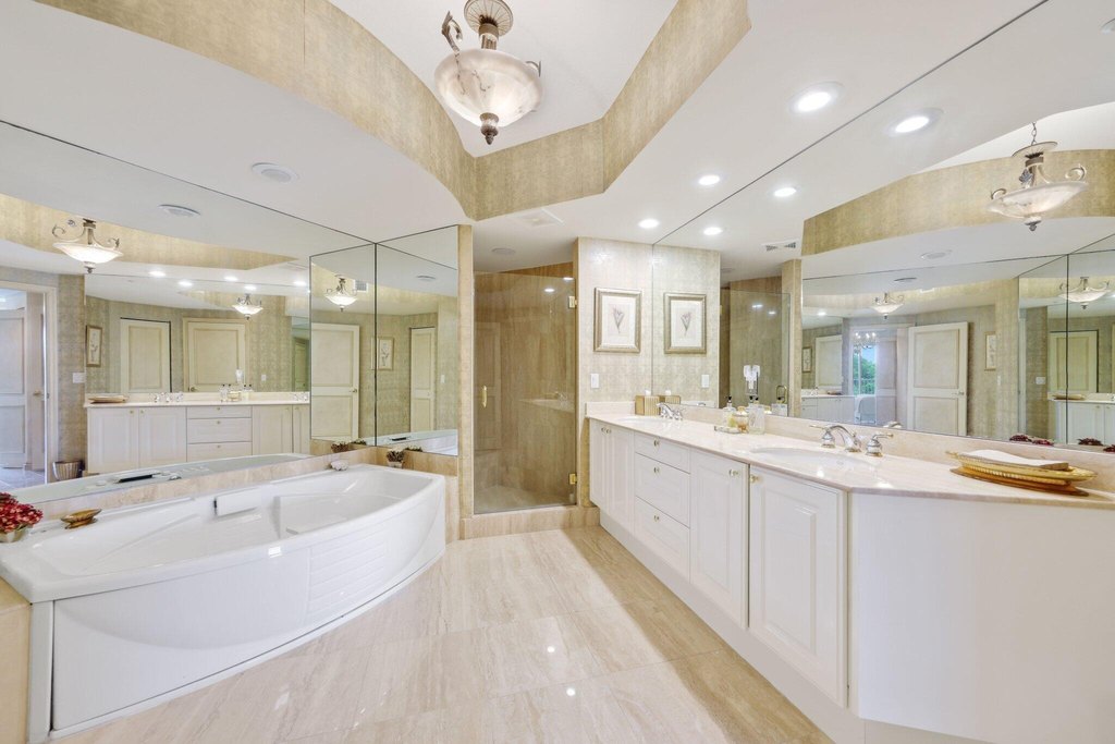 Highland Beach, Florida, 33487, United States, 2 Bedrooms Bedrooms, ,2.5 BathroomsBathrooms,Residential,Forsale,2009905