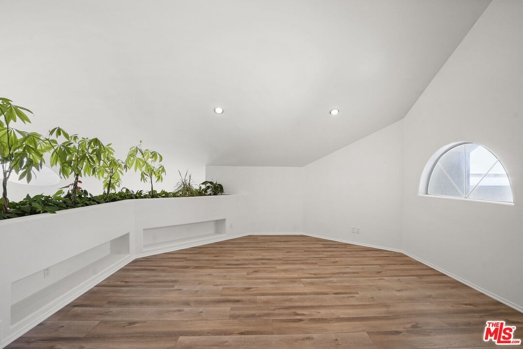 Malibu, California, 90265, United States, 4 Bedrooms Bedrooms, ,5 BathroomsBathrooms,Residential,Forsale,2001435