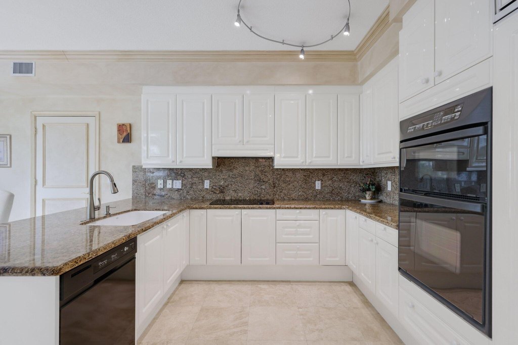 Highland Beach, Florida, 33487, United States, 2 Bedrooms Bedrooms, ,2.5 BathroomsBathrooms,Residential,Forsale,2009905