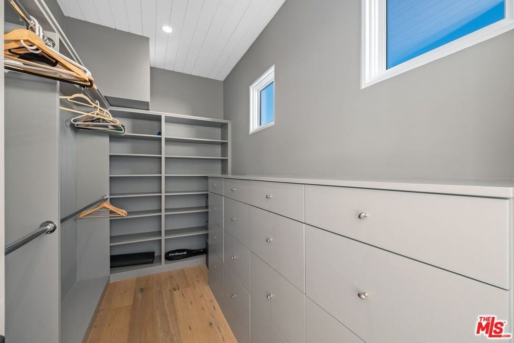 Malibu, California, 90265, United States, 3 Bedrooms Bedrooms, ,2.5 BathroomsBathrooms,Residential,Forsale,1922130