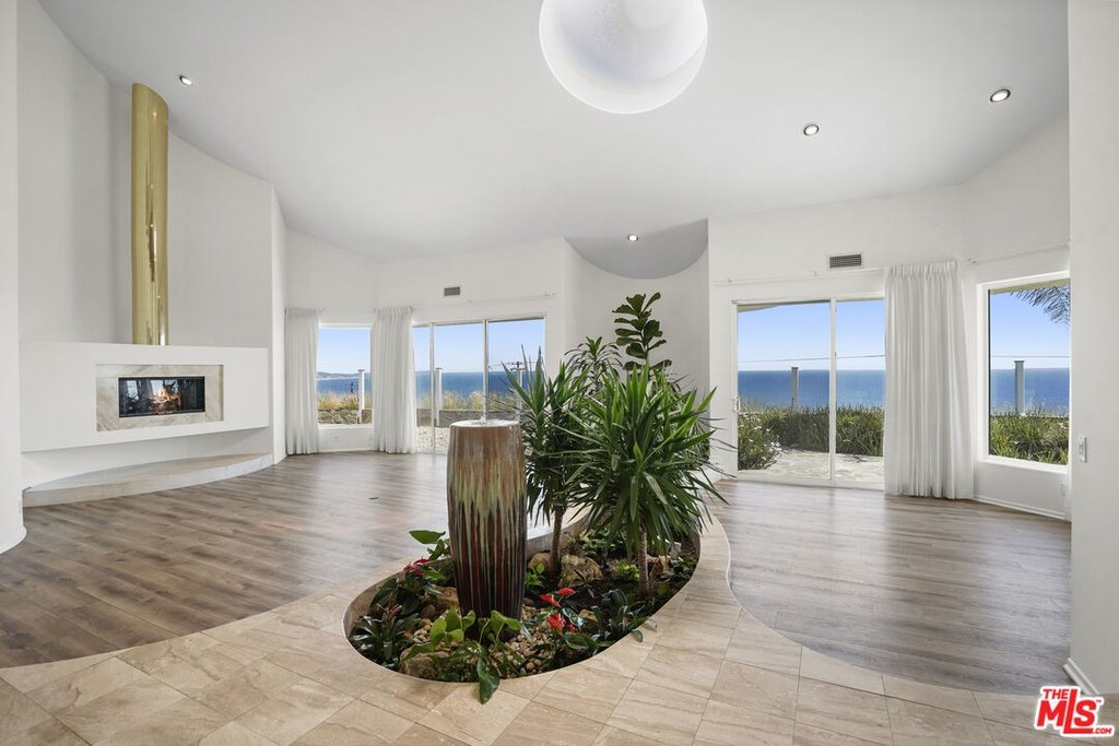 Malibu, California, 90265, United States, 4 Bedrooms Bedrooms, ,5 BathroomsBathrooms,Residential,Forsale,2001435