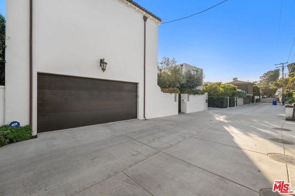 Malibu, California, 90265, United States, 3 Bedrooms Bedrooms, ,2.5 BathroomsBathrooms,Residential,Forsale,1922130