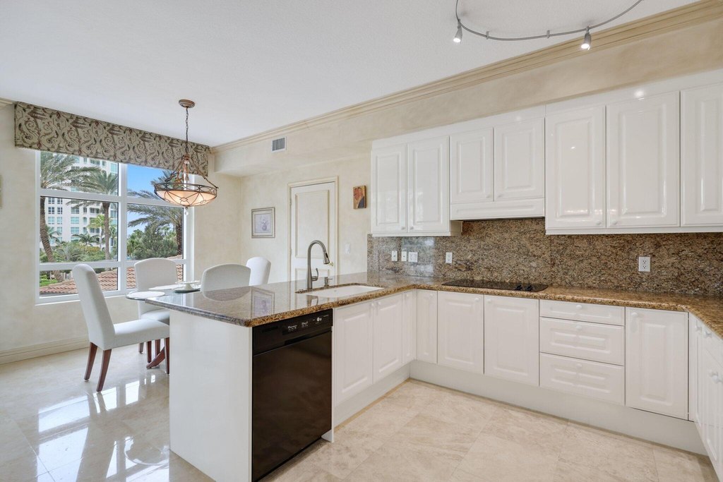 Highland Beach, Florida, 33487, United States, 2 Bedrooms Bedrooms, ,2.5 BathroomsBathrooms,Residential,Forsale,2009905