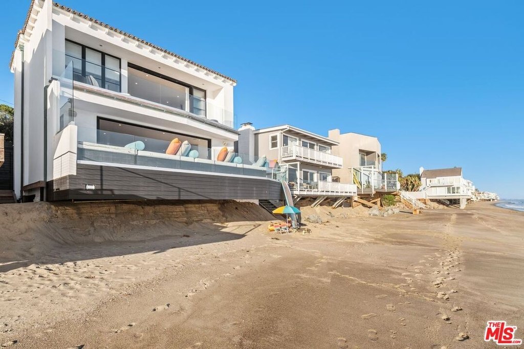 Malibu, California, 90265, United States, 3 Bedrooms Bedrooms, ,2.5 BathroomsBathrooms,Residential,Forsale,1922130
