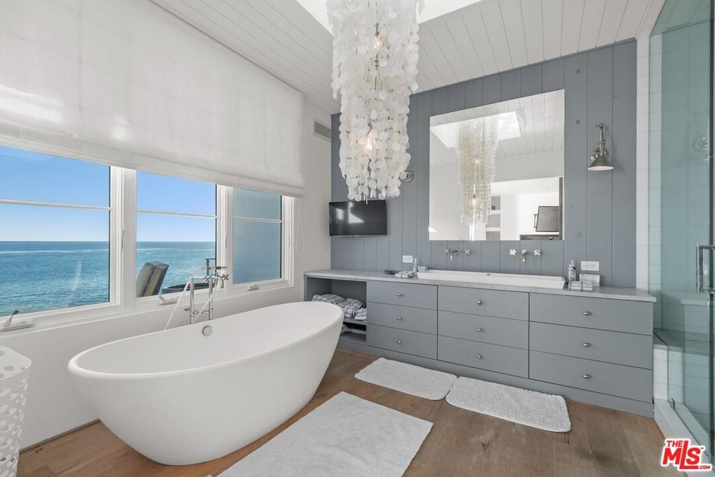 Malibu, California, 90265, United States, 3 Bedrooms Bedrooms, ,2.5 BathroomsBathrooms,Residential,Forsale,1922130
