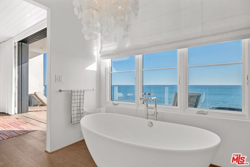 Malibu, California, 90265, United States, 3 Bedrooms Bedrooms, ,2.5 BathroomsBathrooms,Residential,Forsale,1922130