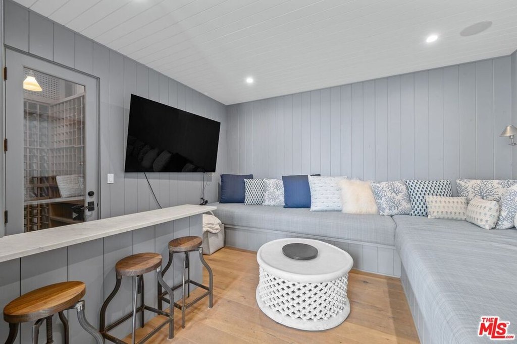 Malibu, California, 90265, United States, 3 Bedrooms Bedrooms, ,2.5 BathroomsBathrooms,Residential,Forsale,1922130