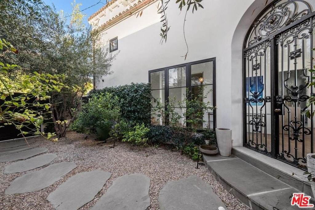 Malibu, California, 90265, United States, 3 Bedrooms Bedrooms, ,2.5 BathroomsBathrooms,Residential,Forsale,1922130