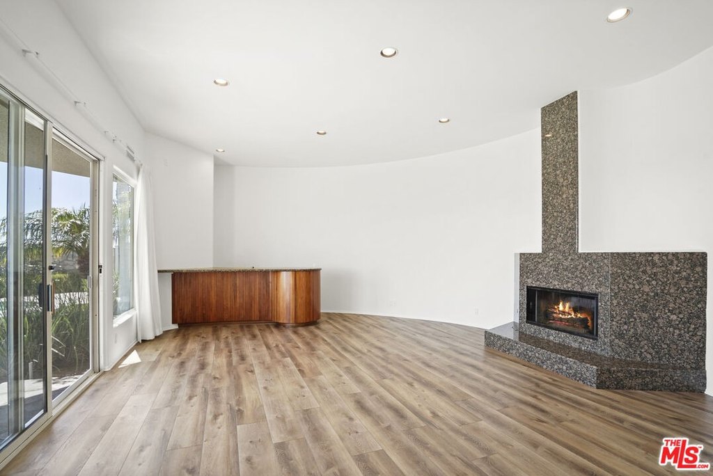 Malibu, California, 90265, United States, 4 Bedrooms Bedrooms, ,5 BathroomsBathrooms,Residential,Forsale,2001435