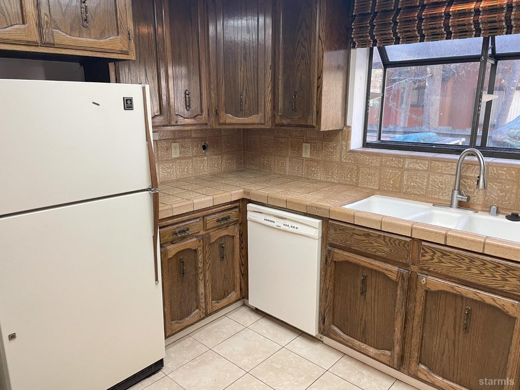 South Lake Tahoe, California, 96150, United States, 4 Bedrooms Bedrooms, ,3 BathroomsBathrooms,Residential,Forsale,1920148
