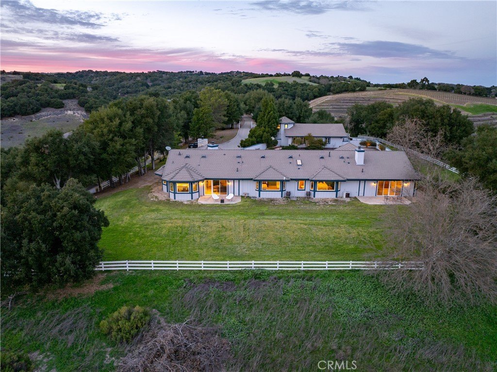 Paso Robles, California, 93446, United States, 6 Bedrooms Bedrooms, ,4.5 BathroomsBathrooms,Residential,Forsale,1899799