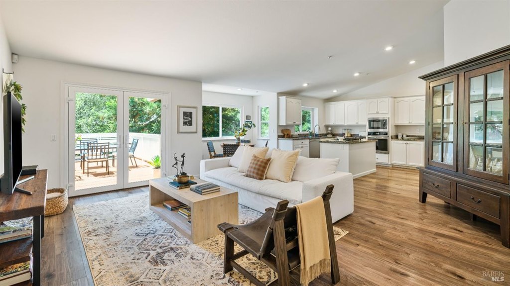 Healdsburg, California, 95448, United States, 4 Bedrooms Bedrooms, ,2 BathroomsBathrooms,Residential,Forsale,1934043