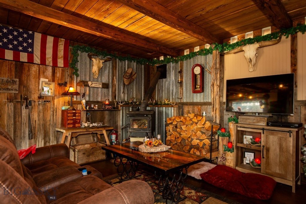 Sheridan, Montana, 59749, United States, 1 Bedroom Bedrooms, ,2 BathroomsBathrooms,Residential,Forsale,1986962