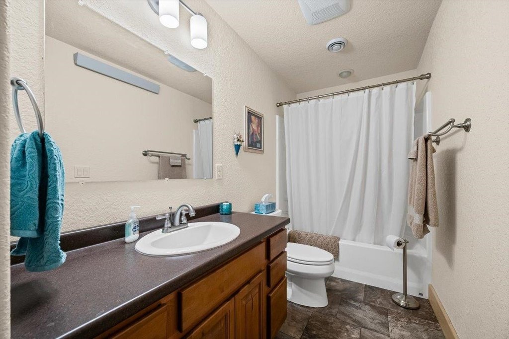 Upton, Wyoming, 82729, United States, 4 Bedrooms Bedrooms, ,3 BathroomsBathrooms,Residential,Forsale,1946266