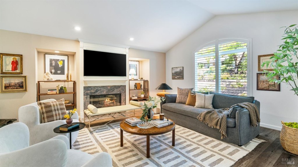 Healdsburg, California, 95448, United States, 4 Bedrooms Bedrooms, ,2 BathroomsBathrooms,Residential,Forsale,1934043