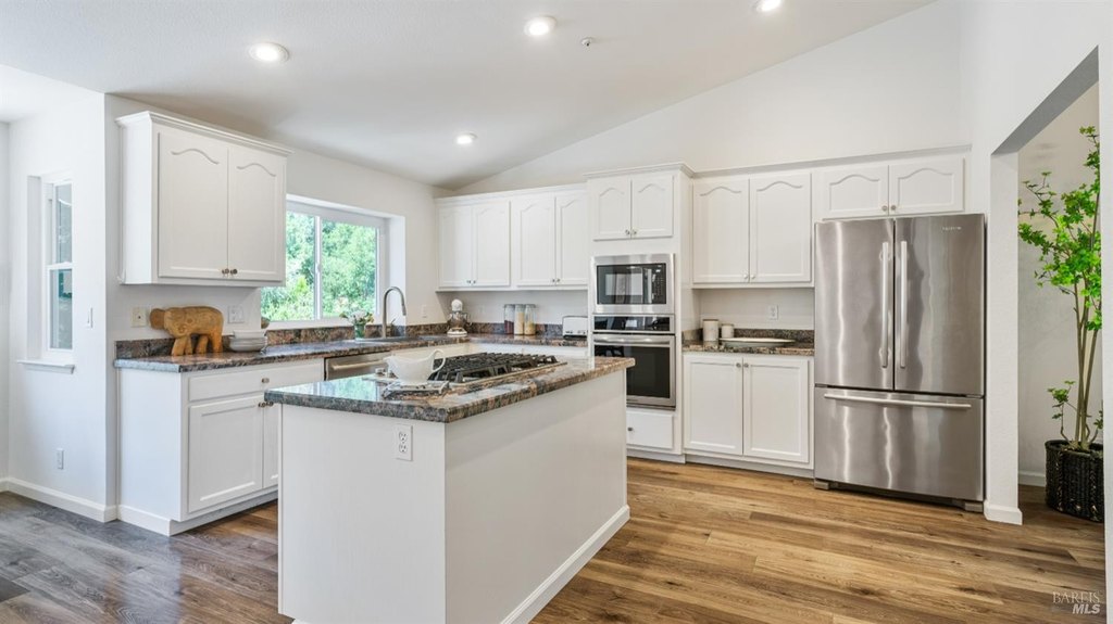 Healdsburg, California, 95448, United States, 4 Bedrooms Bedrooms, ,2 BathroomsBathrooms,Residential,Forsale,1934043