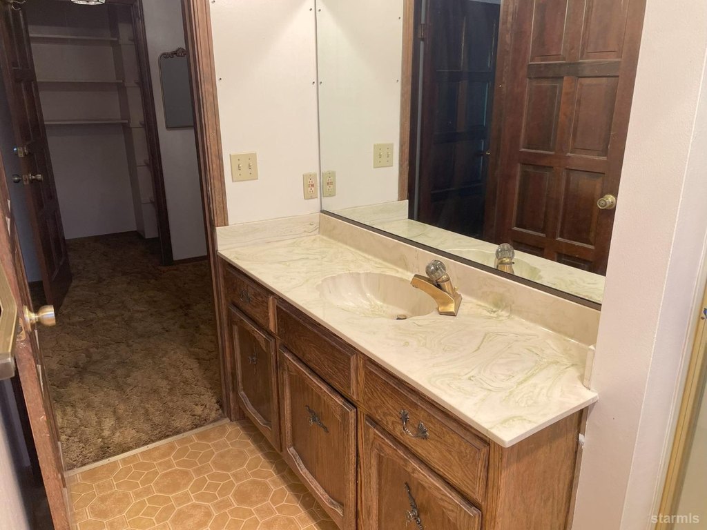 South Lake Tahoe, California, 96150, United States, 4 Bedrooms Bedrooms, ,3 BathroomsBathrooms,Residential,Forsale,1920148