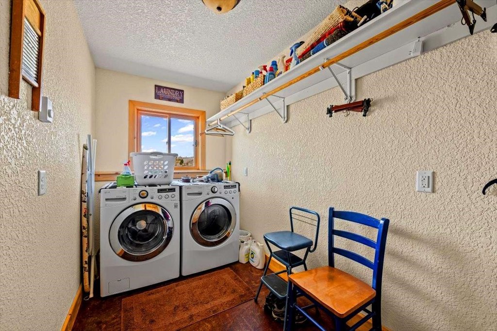 Upton, Wyoming, 82729, United States, 4 Bedrooms Bedrooms, ,3 BathroomsBathrooms,Residential,Forsale,1946266