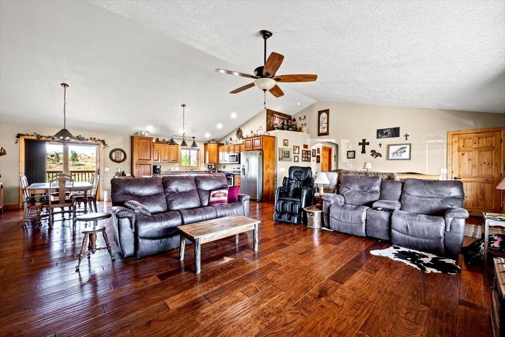 Upton, Wyoming, 82729, United States, 4 Bedrooms Bedrooms, ,3 BathroomsBathrooms,Residential,Forsale,1946266