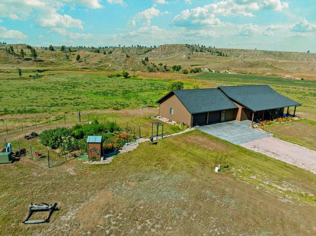 Upton, Wyoming, 82729, United States, 4 Bedrooms Bedrooms, ,3 BathroomsBathrooms,Residential,Forsale,1946266