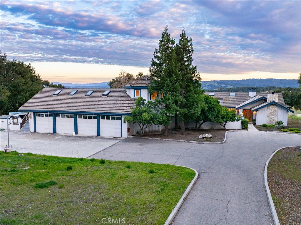Paso Robles, California, 93446, United States, 6 Bedrooms Bedrooms, ,4.5 BathroomsBathrooms,Residential,Forsale,1899799
