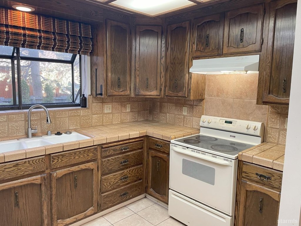 South Lake Tahoe, California, 96150, United States, 4 Bedrooms Bedrooms, ,3 BathroomsBathrooms,Residential,Forsale,1920148