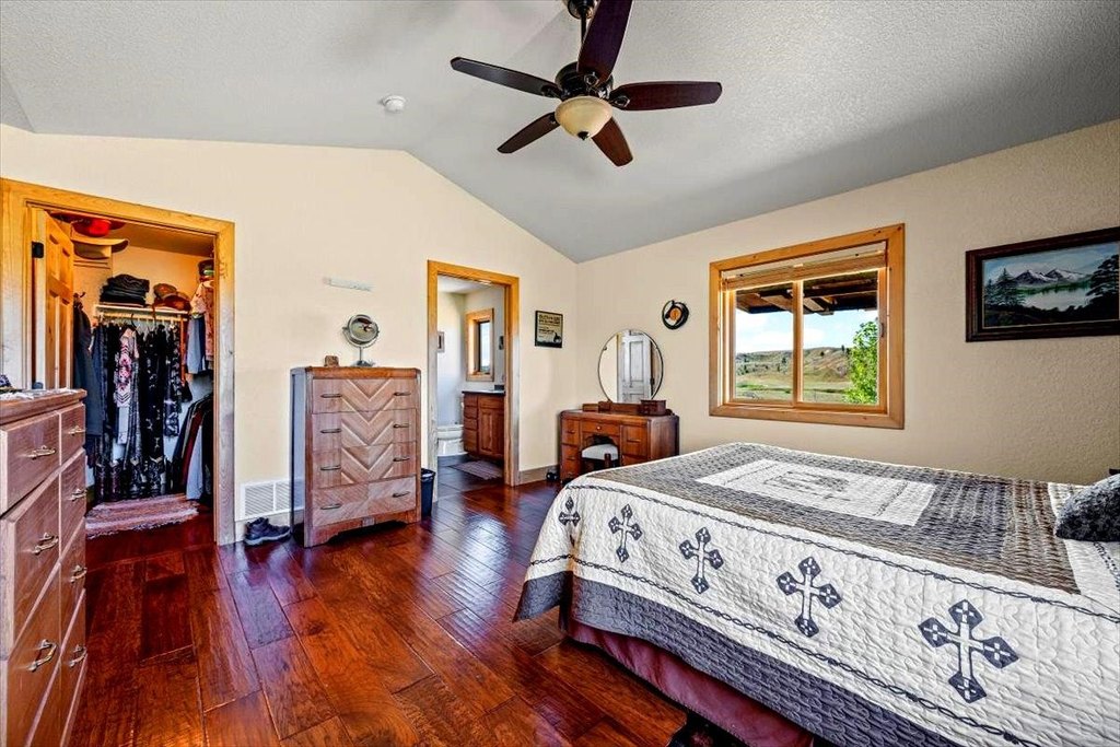 Upton, Wyoming, 82729, United States, 4 Bedrooms Bedrooms, ,3 BathroomsBathrooms,Residential,Forsale,1946266