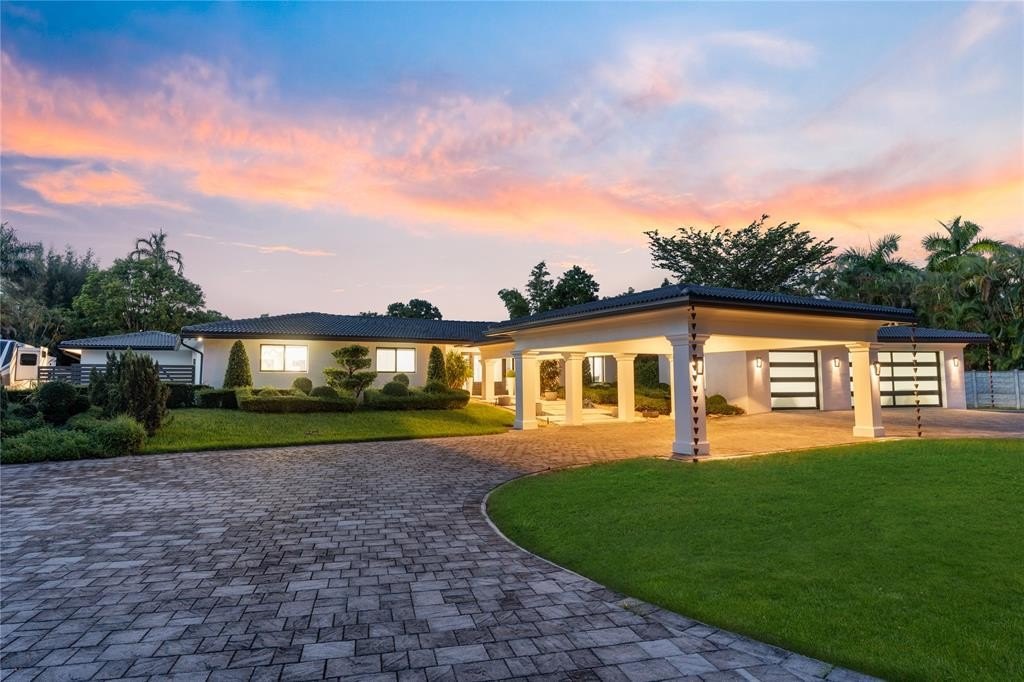 Southwest Ranches, Florida, 33330, United States, 4 Bedrooms Bedrooms, ,3.5 BathroomsBathrooms,Residential,Forsale,1927590