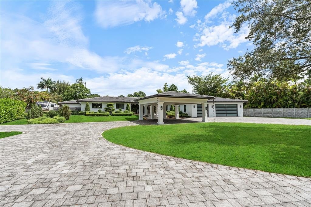 Southwest Ranches, Florida, 33330, United States, 4 Bedrooms Bedrooms, ,3.5 BathroomsBathrooms,Residential,Forsale,1927590