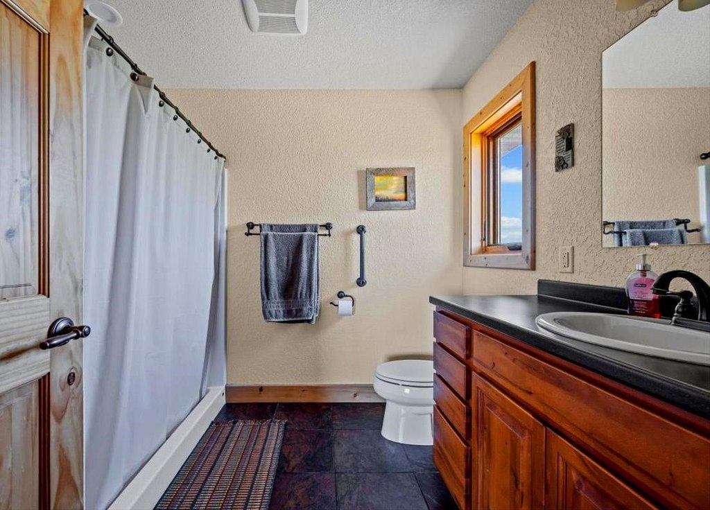 Upton, Wyoming, 82729, United States, 4 Bedrooms Bedrooms, ,3 BathroomsBathrooms,Residential,Forsale,1946266