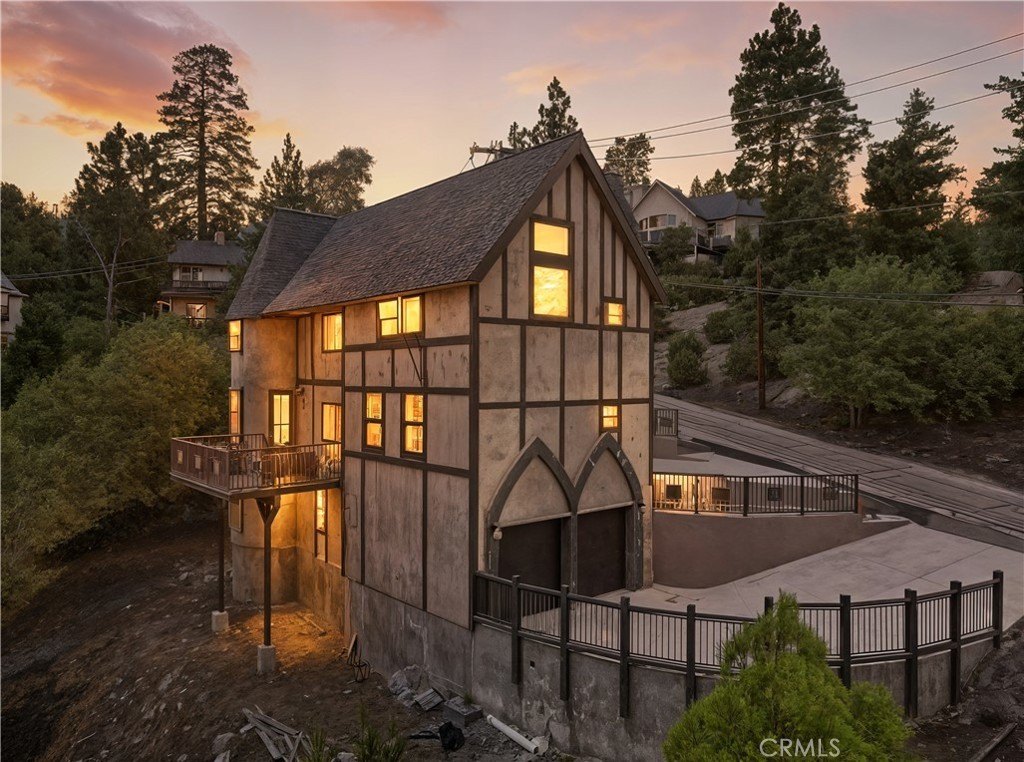 Lake Arrowhead, California, 92352, United States, 3 Bedrooms Bedrooms, ,3 BathroomsBathrooms,Residential,Forsale,1953306