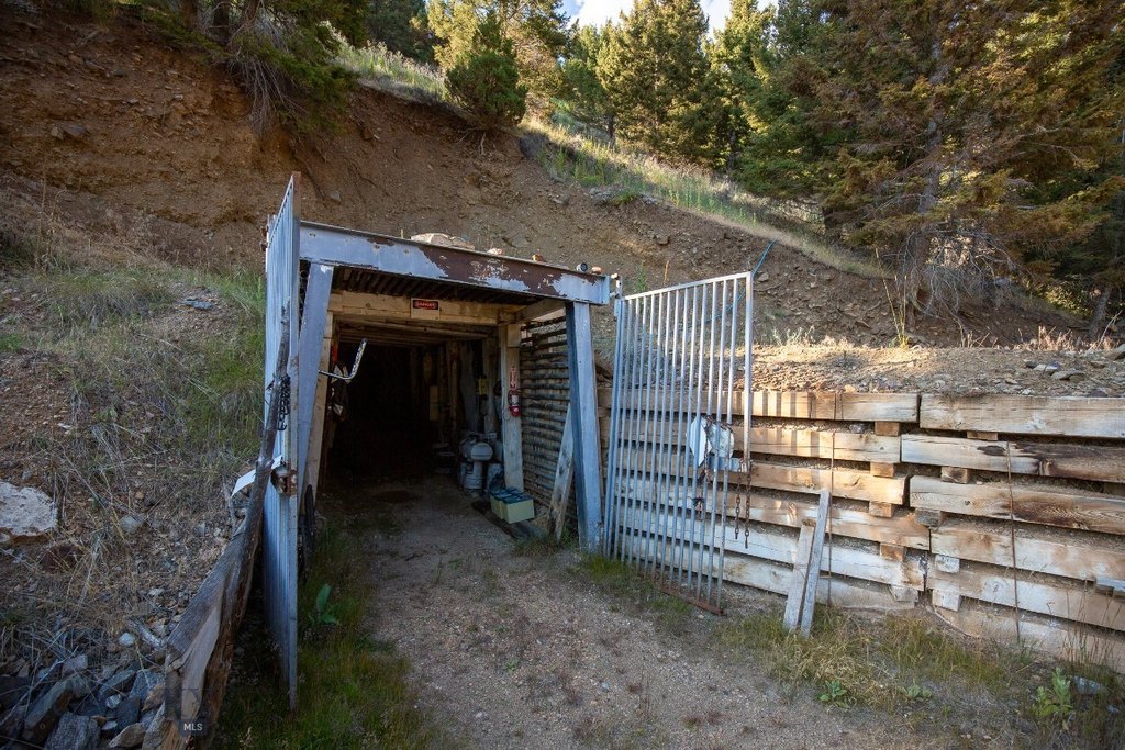 Sheridan, Montana, 59749, United States, 1 Bedroom Bedrooms, ,2 BathroomsBathrooms,Residential,Forsale,1986962