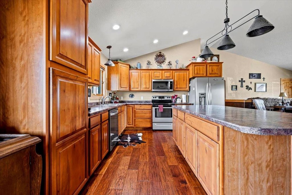 Upton, Wyoming, 82729, United States, 4 Bedrooms Bedrooms, ,3 BathroomsBathrooms,Residential,Forsale,1946266