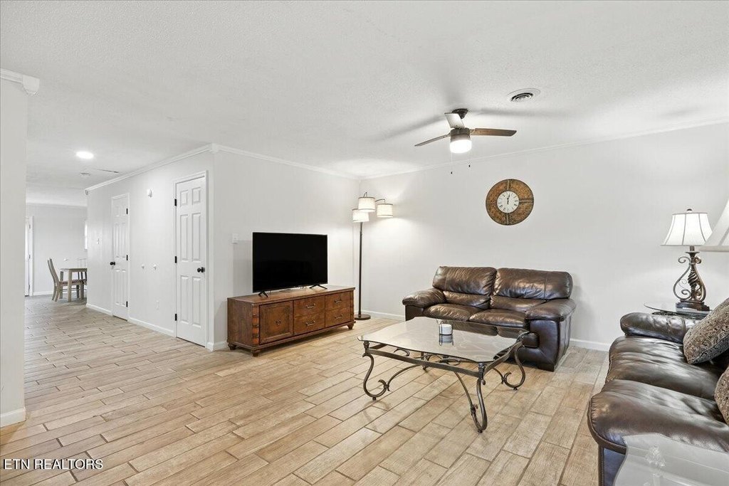 Louisville, Tennessee, 37777, United States, 3 Bedrooms Bedrooms, ,6 BathroomsBathrooms,Residential,Forsale,1942428