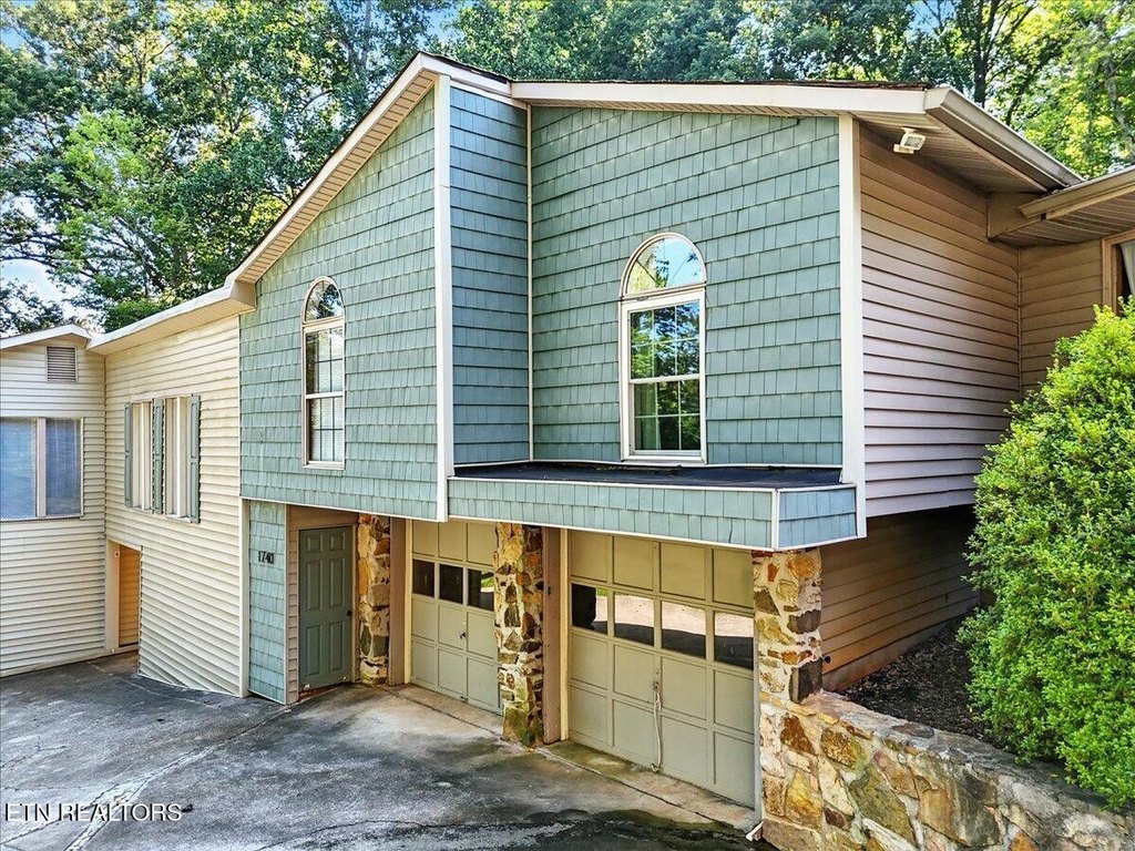 Louisville, Tennessee, 37777, United States, 3 Bedrooms Bedrooms, ,6 BathroomsBathrooms,Residential,Forsale,1942428