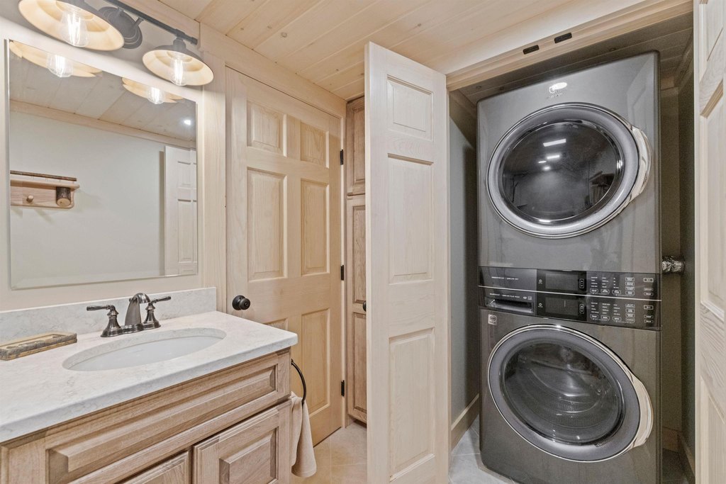 Moultonborough, New Hampshire, 03254, United States, 3 Bedrooms Bedrooms, ,1 BathroomBathrooms,Residential,Forsale,1952913