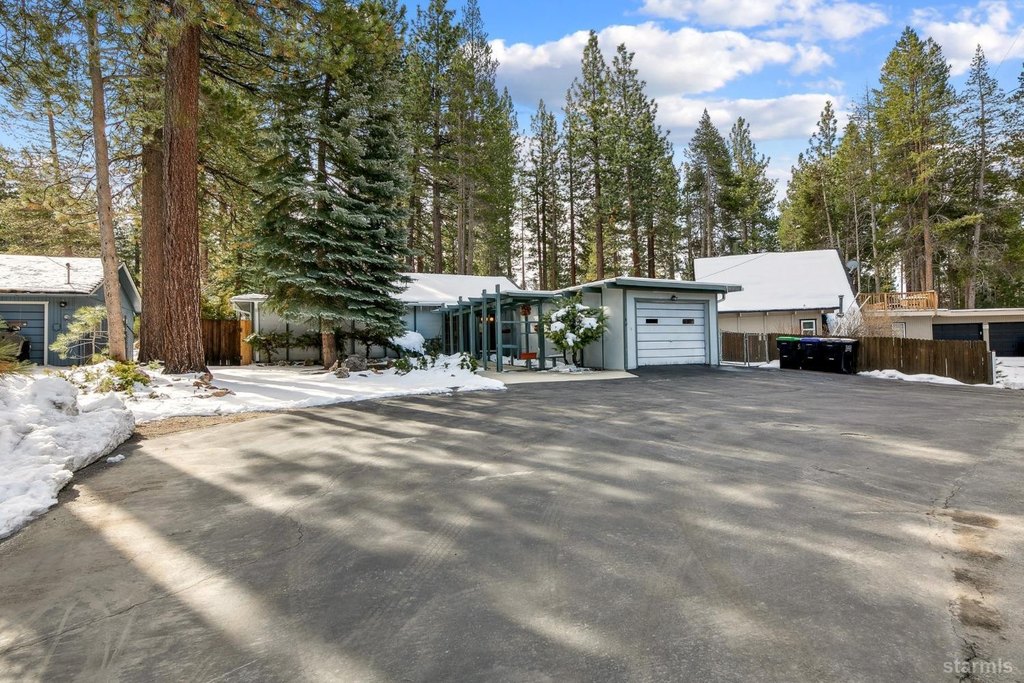 South Lake Tahoe, California, 96150, United States, 3 Bedrooms Bedrooms, ,2 BathroomsBathrooms,Residential,Forsale,1886486