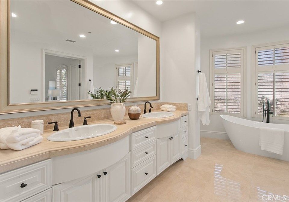 Newport Beach, California, 92660, United States, 5 Bedrooms Bedrooms, ,6 BathroomsBathrooms,Residential,Forsale,1927550