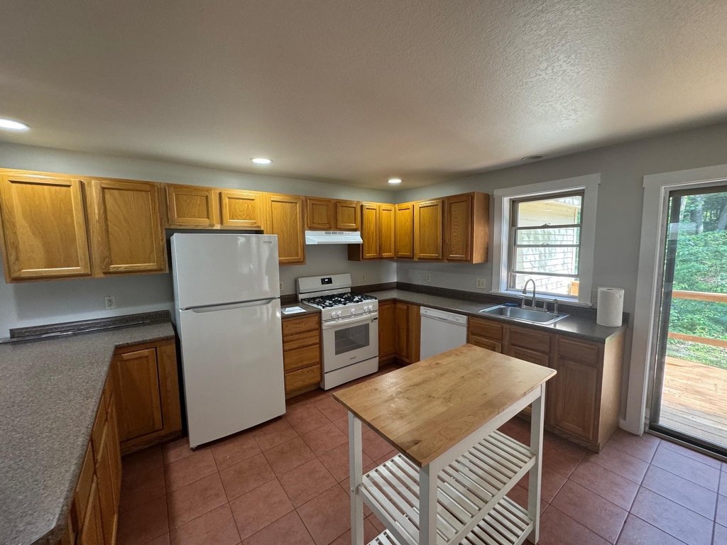 Tamworth, New Hampshire, 03886, United States, 13 Bedrooms Bedrooms, ,12 BathroomsBathrooms,Residential,Forsale,1968468