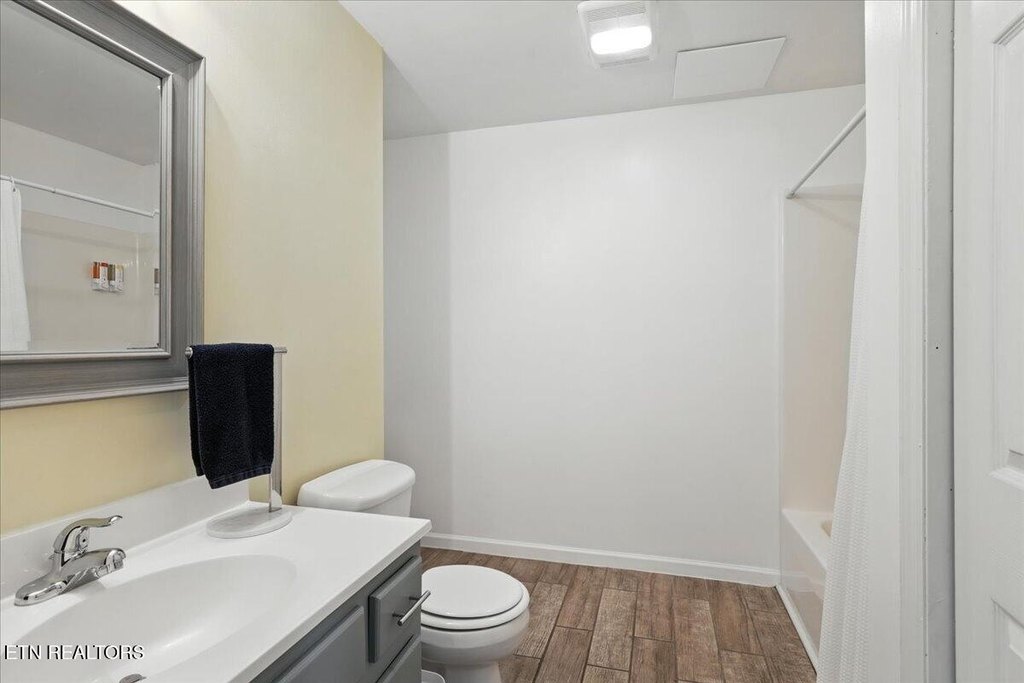 Louisville, Tennessee, 37777, United States, 3 Bedrooms Bedrooms, ,6 BathroomsBathrooms,Residential,Forsale,1942428